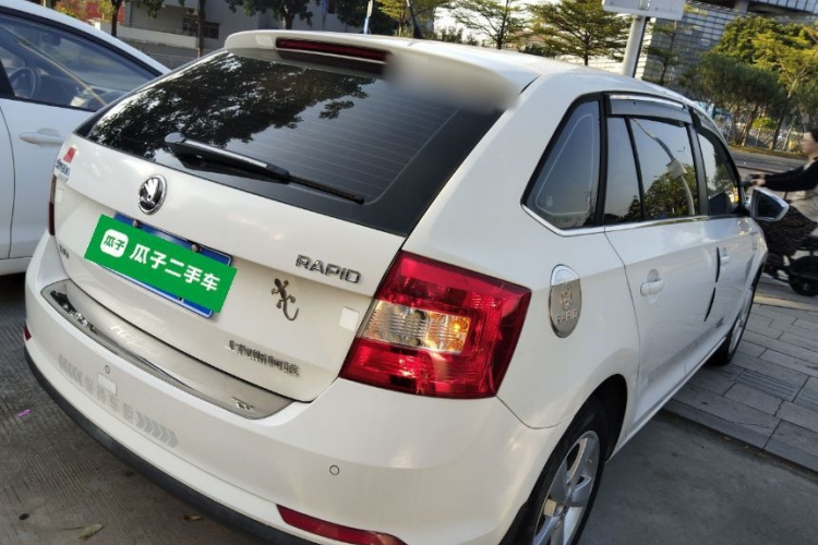 Skoda Rapid Spaceback 2017 car image #7