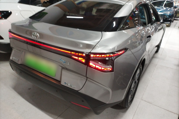 Toyota bZ3 2024 immagine di auto #7