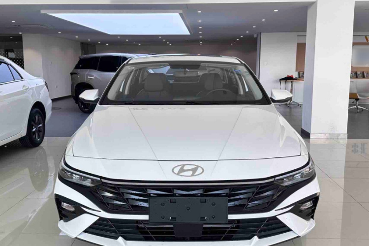 Hyundai Elantra 2025 car image #7