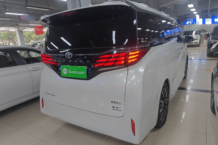Toyota Alphard 2023 #7 Toyota Alphard 2023 car image #7