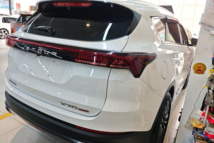X70 PLUS 2024 car image #7