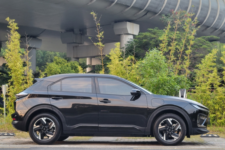 哪吒汽车 哪吒X 2024 汽车图片 #7