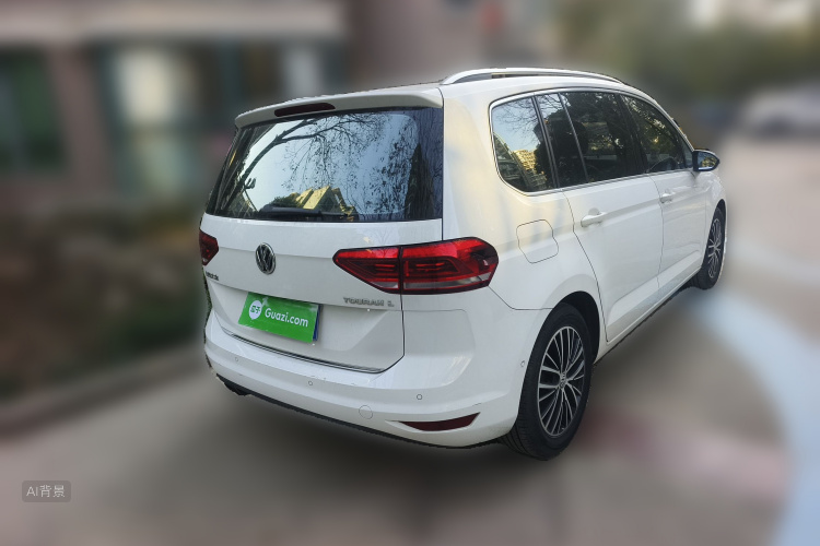 Volkswagen Touran 2018 car image #7