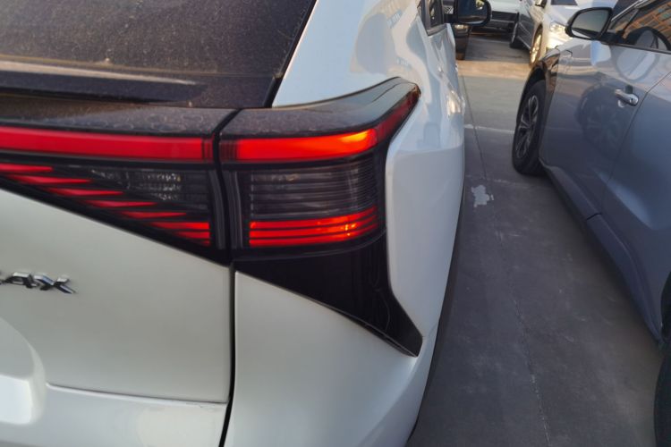 Toyota bZ4X 2022 immagine di auto #7