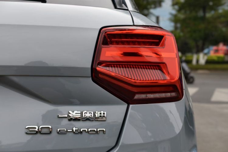 Q2L e-tron 2022 car image #7