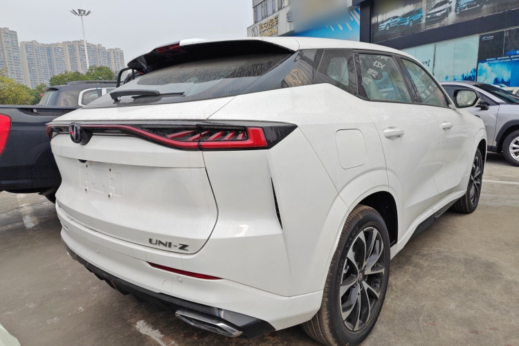 Changan UNI-Z PHEV 2025 #7 Changan UNI-Z PHEV 2025 car image #7
