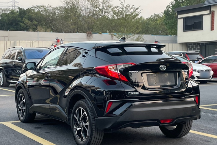 Toyota C-HR 2018 car image #7