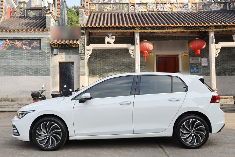 Volkswagen Golf 2023 car image #7