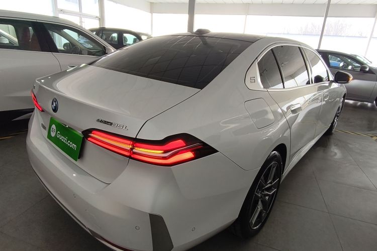 BMW i5 2024 car image #7