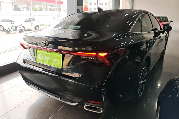 Toyota Avalon 2023 car image #7