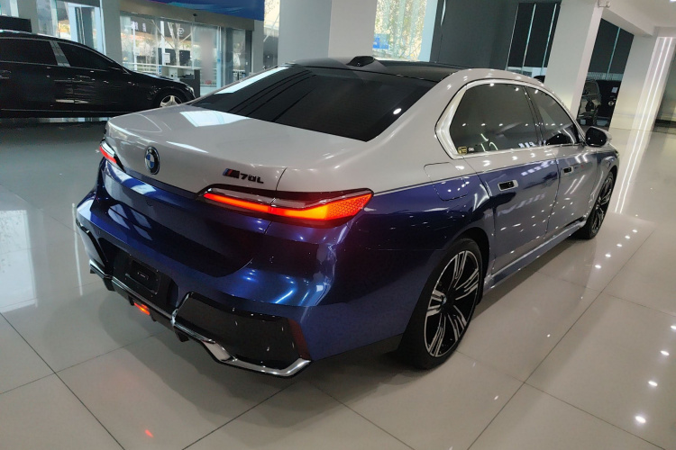 BMW i7 2025 car image #7