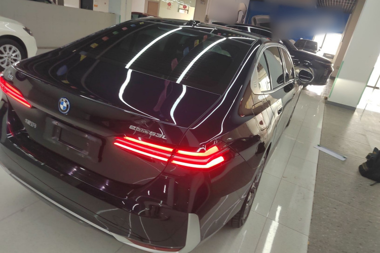 BMW i5 2024 car image #7