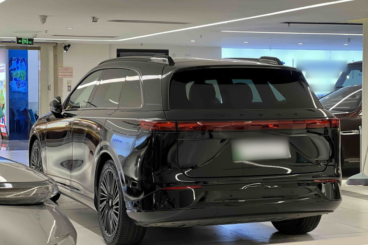 Xpeng G9 2025 immagine di auto #7