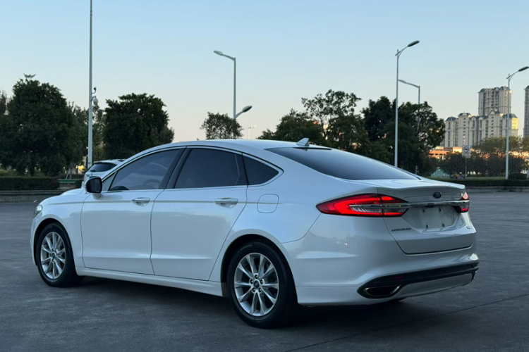 Ford Mondeo 2017 car image #7