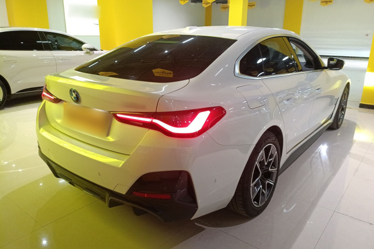 BMW i4 2025 car image #7