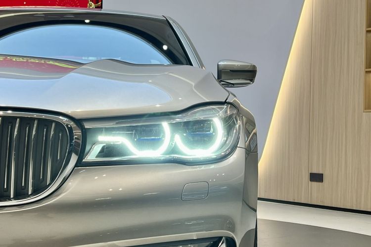 BMW 7 Series 2018 car image #7