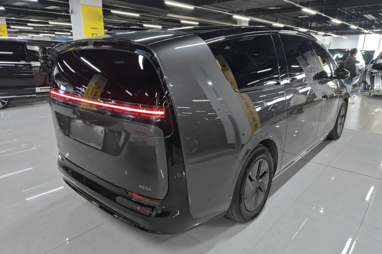 理想汽车 理想MEGA 2024 汽车图片 #7