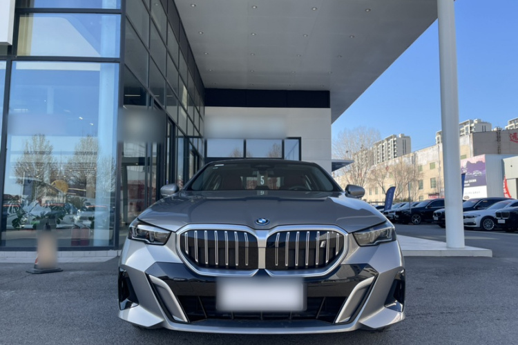 BMW i5 2025 car image #7