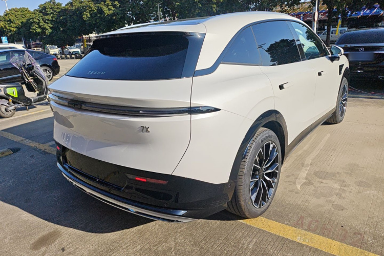 Zeekr 7X 2025 car image #7