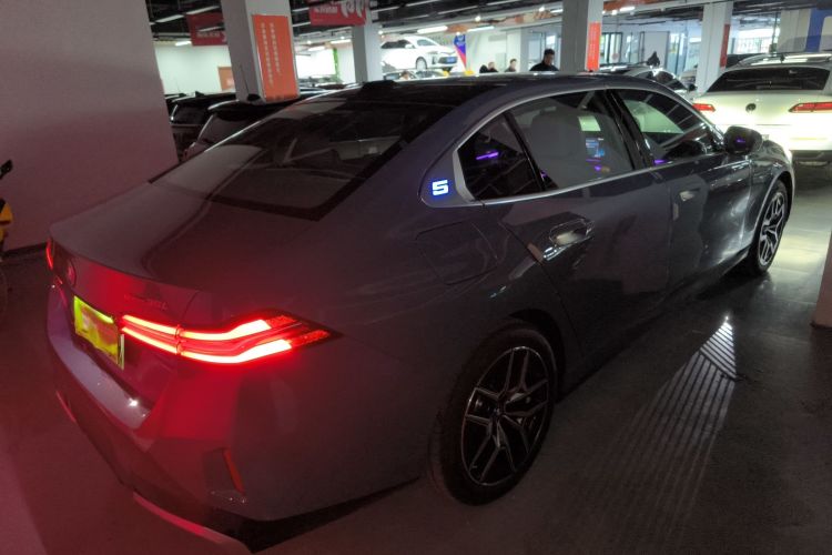 BMW i5 2025 #7 BMW i5 2025 car image #7