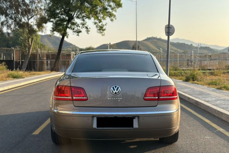 Volkswagen Pheaton 2012 immagine di auto #7