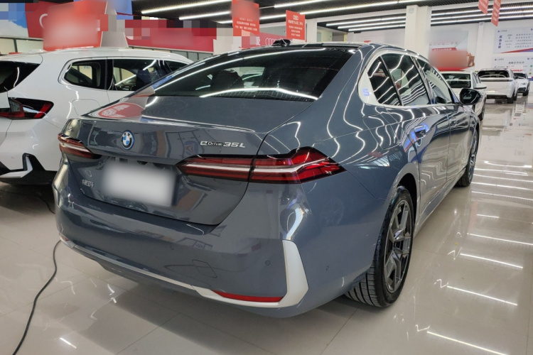 BMW i5 2025 car image #7
