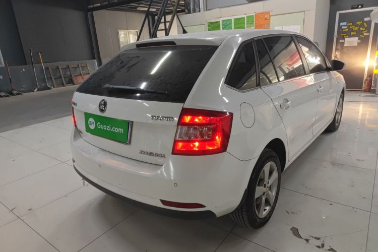 Skoda Rapid Spaceback 2016 car image #7