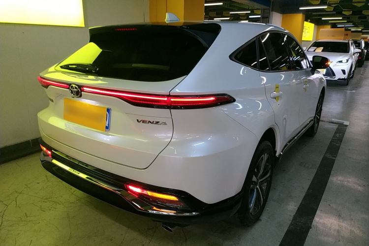Toyota Venza 2024 صورة سيارة #7