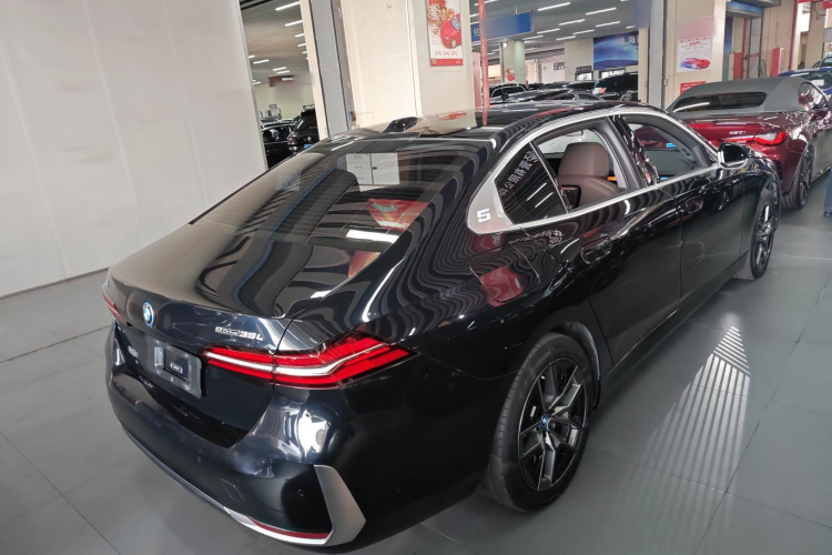 BMW i5 2024 #7 BMW i5 2024 car image #7