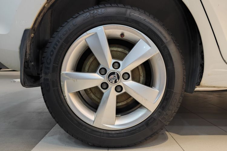 Skoda Rapid Spaceback 2019 car image #7