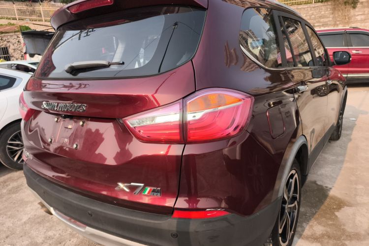 SWM X7 2018 #7 SWM X7 2018 صورة سيارة #7