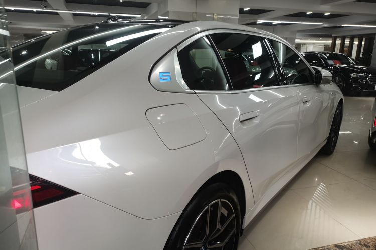 BMW i5 2025 car image #7