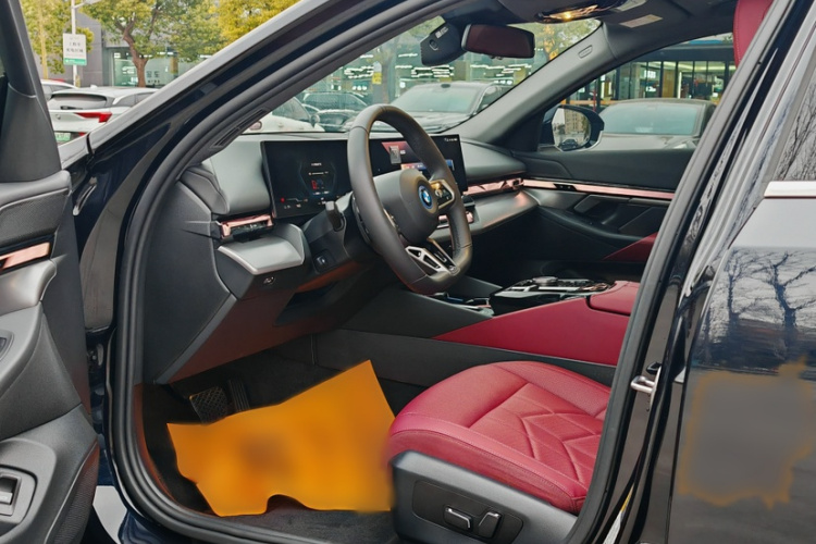 BMW i5 2024 car image #7