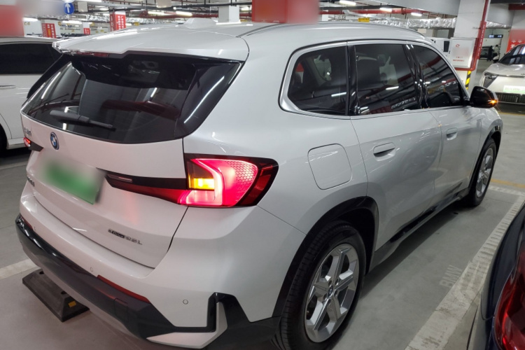 BMW iX1 2024 صورة سيارة #7