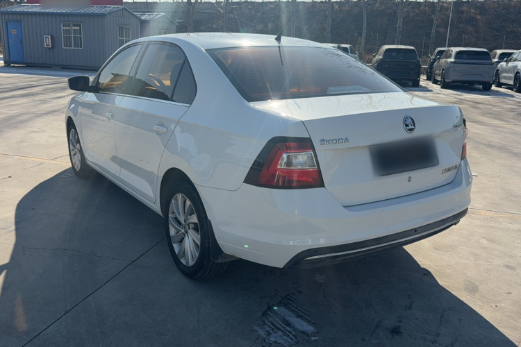 Skoda Rapid 2018 car image #7