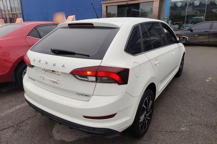 Skoda Rapid Spaceback 2021 car image #7