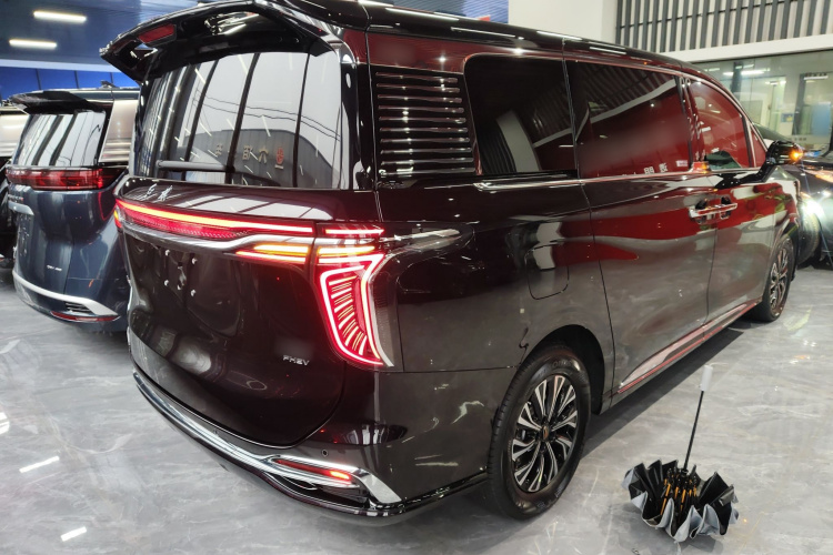 HongQi HQ9 PHEV 2024 #7 HongQi HQ9 PHEV 2024 car image #7