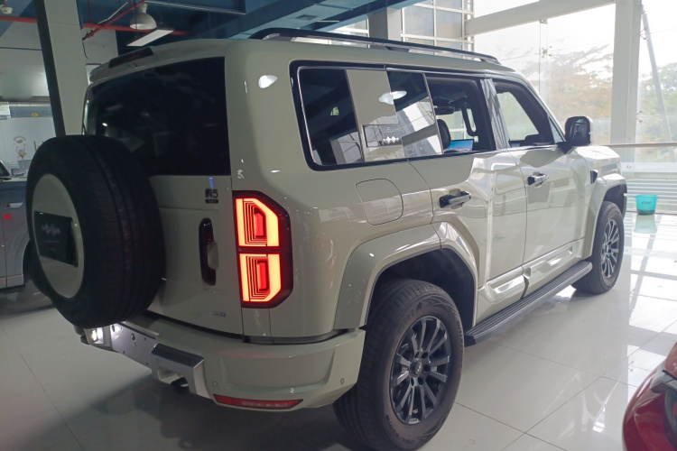FangChengBao Leopard 5 2025 car image #7