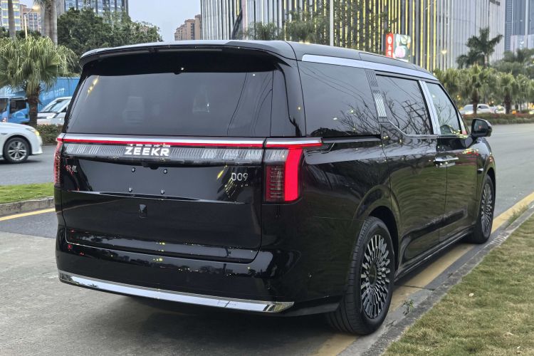 Zeekr 009 2025 car image #7