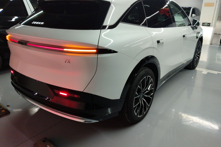 Zeekr 7X 2025 car image #7