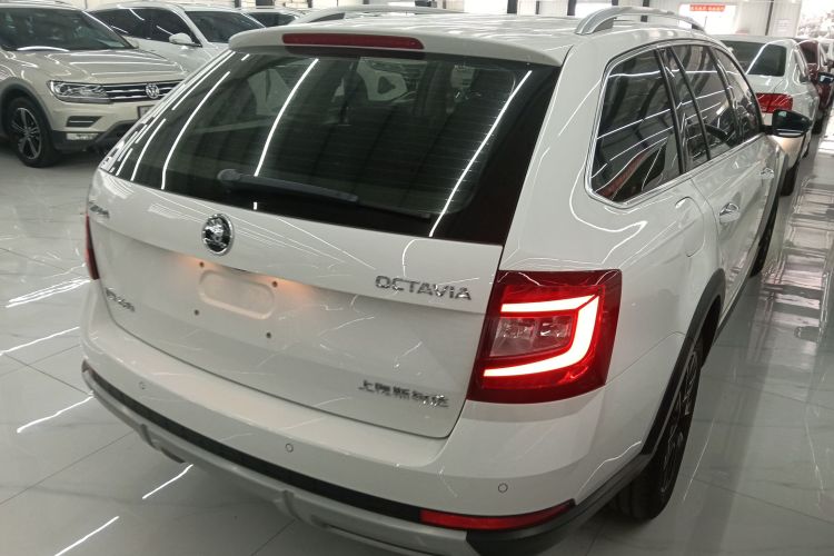 Skoda Octavia 2018 car image #7
