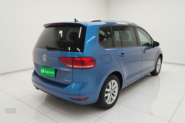 Volkswagen Touran 2019 car image #7