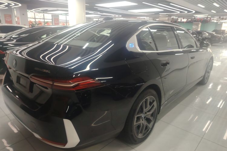 BMW i5 2025 car image #7
