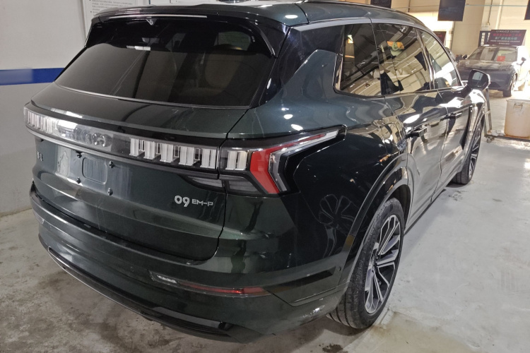 Lynk & Co 09 EM-P 2023 #7 Lynk & Co 09 EM-P 2023 car image #7