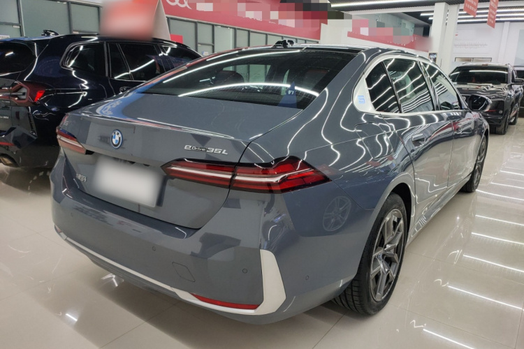 BMW i5 2025 car image #7