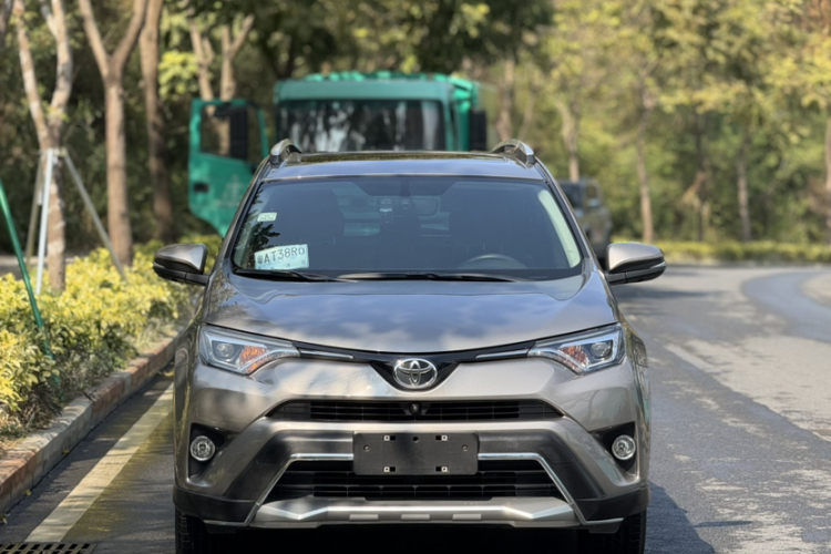 Toyota RAV4 2018 car image #7
