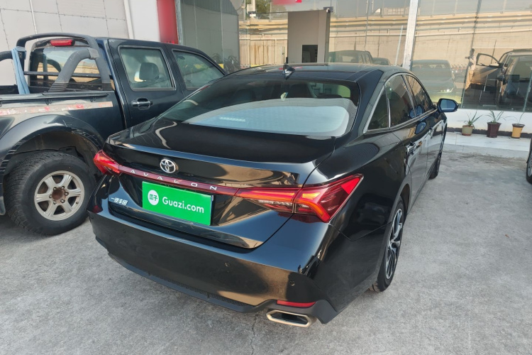 Toyota Avalon 2023 car image #7