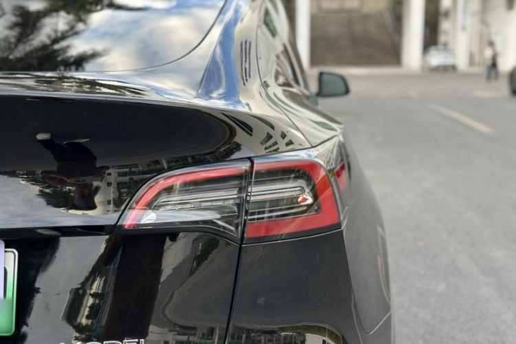 Tesla Model Y 2021 car image #7