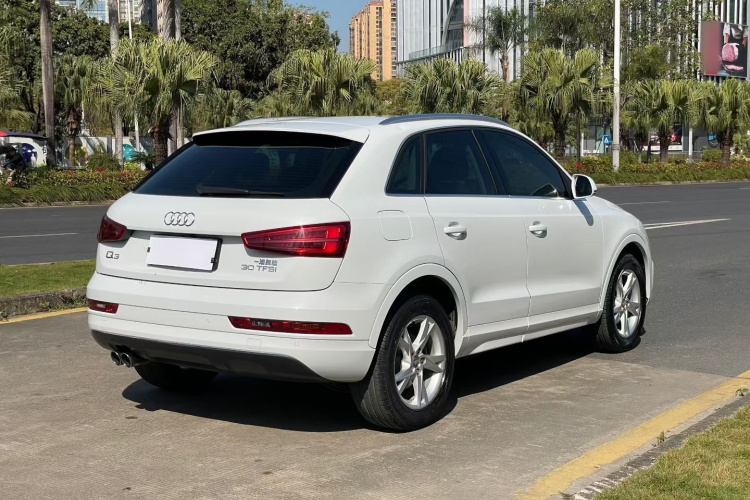 Audi Q3 2017 car image #7