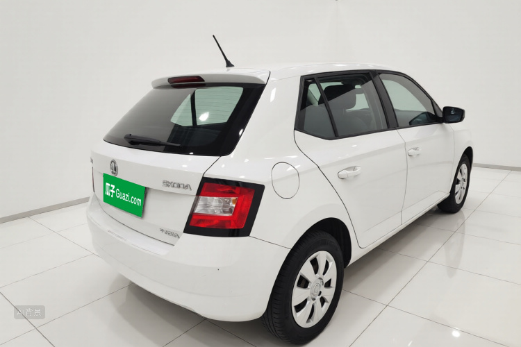 Skoda Fabia 2016 car image #7